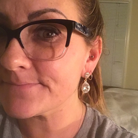 NWT beautiful sparkly crystal earrings - Picture 5 of 8